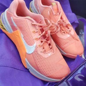 Nike women tenis.